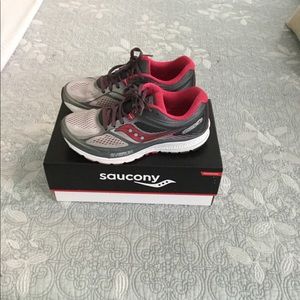 Nearly new Saucony running shoes